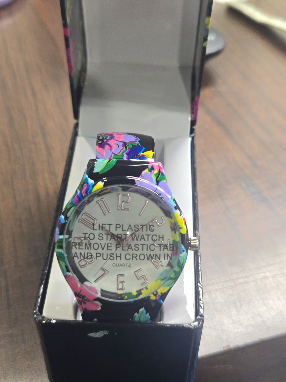 Gossip MZ BERGER Women's Quartz Analog Floral Multicolor Strap Watch Vintage 90s